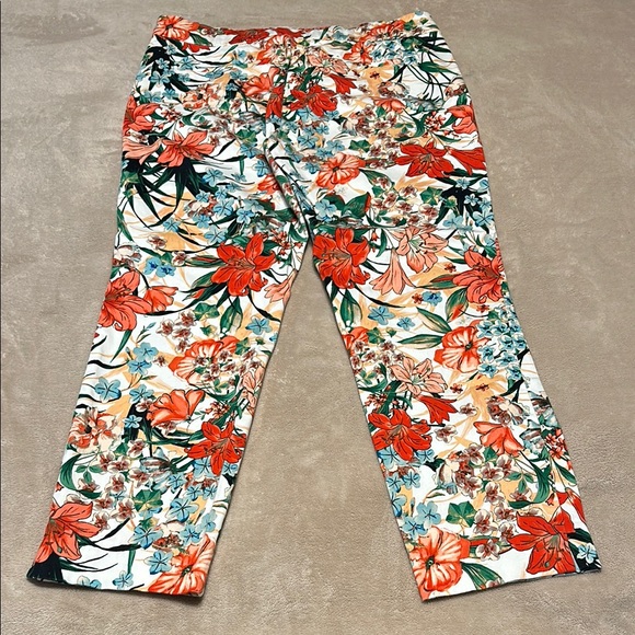 Floral Print Pants - Picture 3 of 5